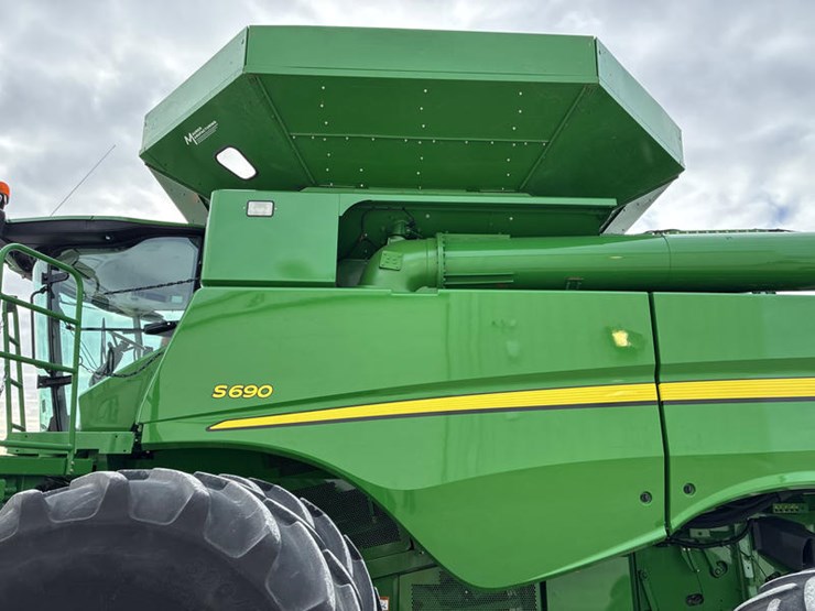 2013-john-deere-s690-image-18