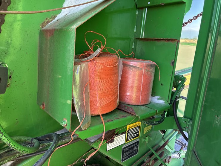 2009-john-deere-568-image-37