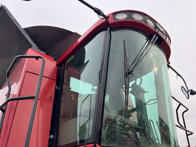 2010-case-ih-6088-image-46