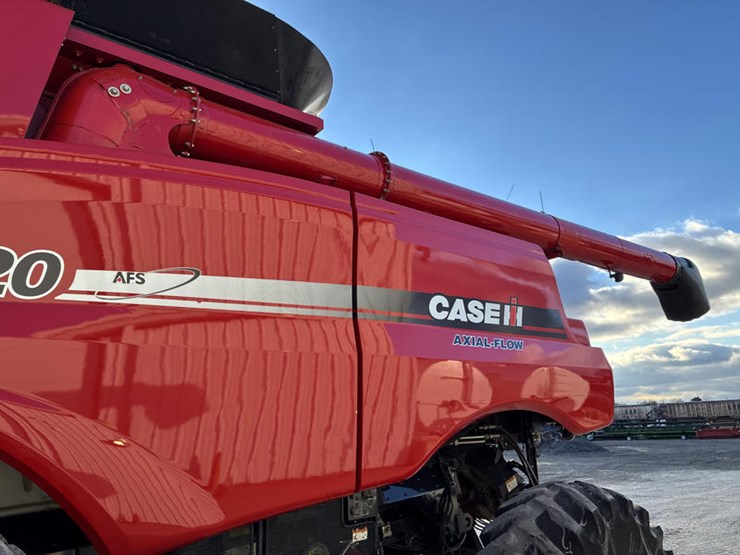 2010-case-ih-7120-image-24