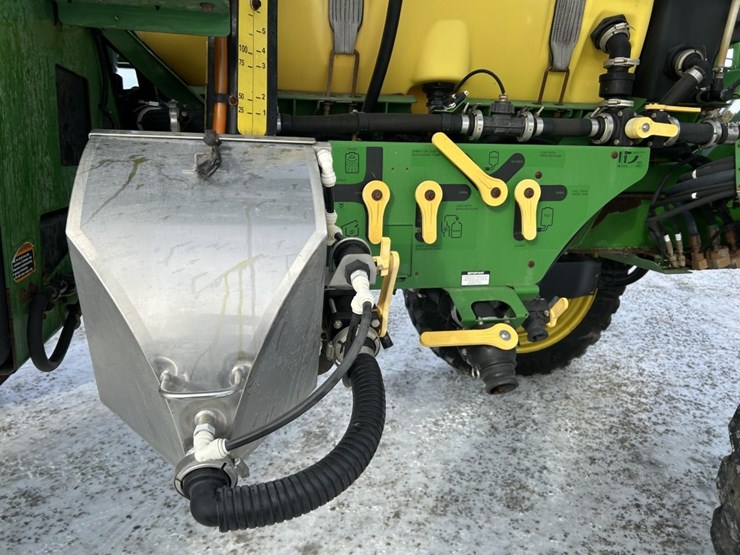 2015-john-deere-r4030-image-11