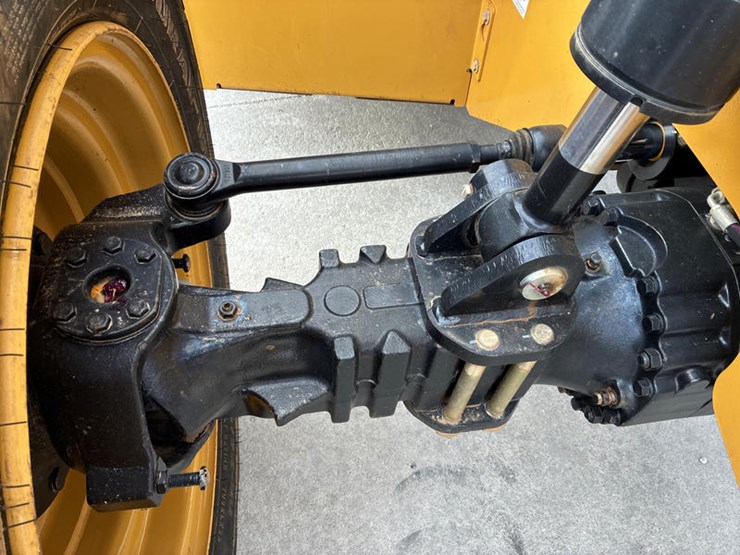 2019-caterpillar-tl1055d-image-44