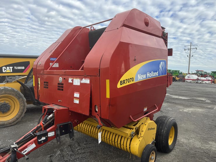2013-new-holland-br7070-image-2