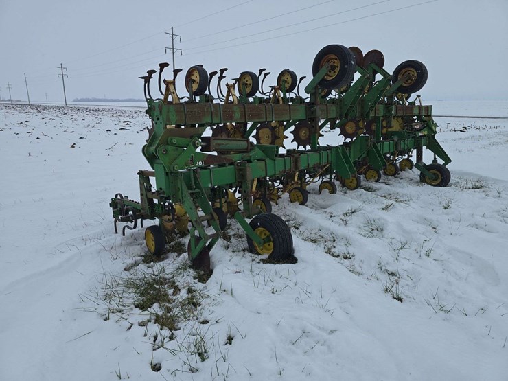 john-deere-845-image-3