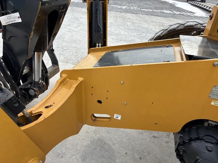 2019-caterpillar-tl1055d-image-35