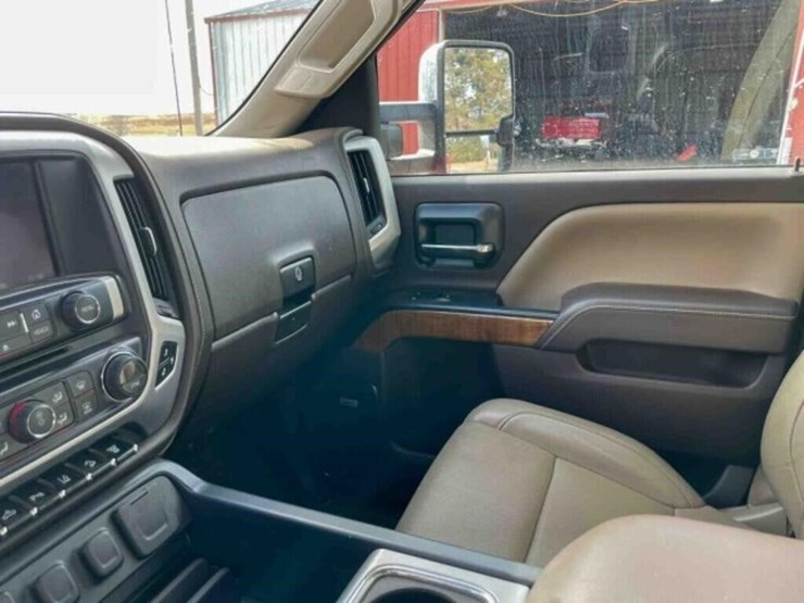 2016-gmc-2500-image-33