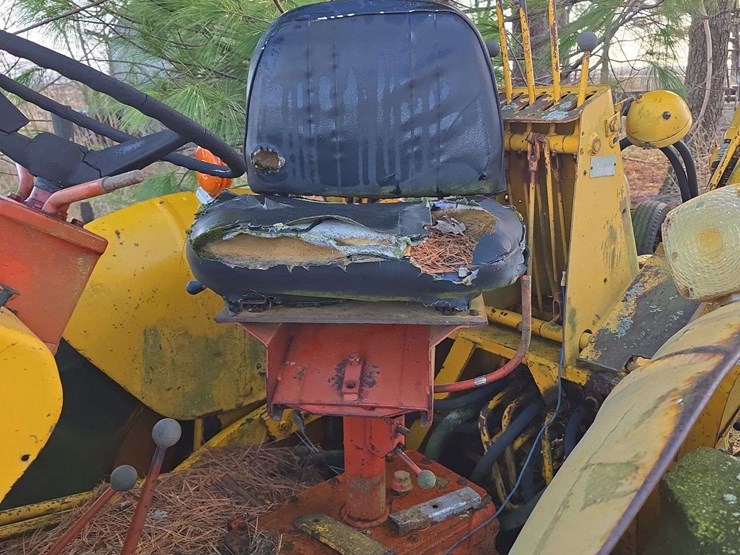 case-tractor-backhoe-with-loader,-2wd,-outriggers,-no-motor,-has-been-sitting-image-12