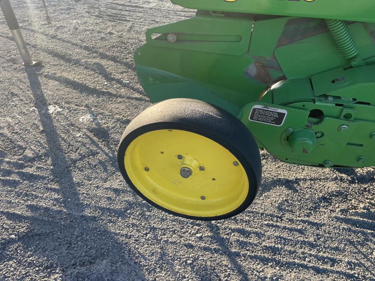 2004-john-deere-467-image-8