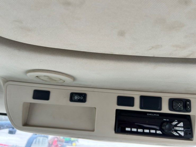 2015-john-deere-8320r-image-21