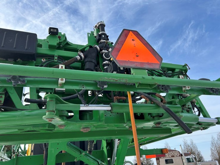 2015-john-deere-r4030-image-19