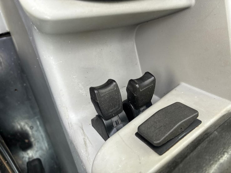 2019-caterpillar-tl1055d-image-59