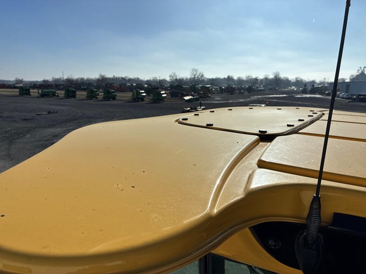 2018-new-holland-cr8.90-image-95