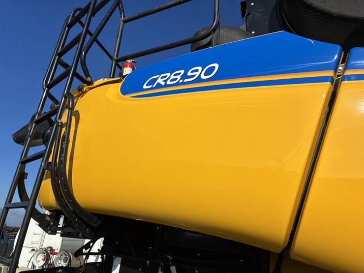 2018-new-holland-cr8.90-image-13