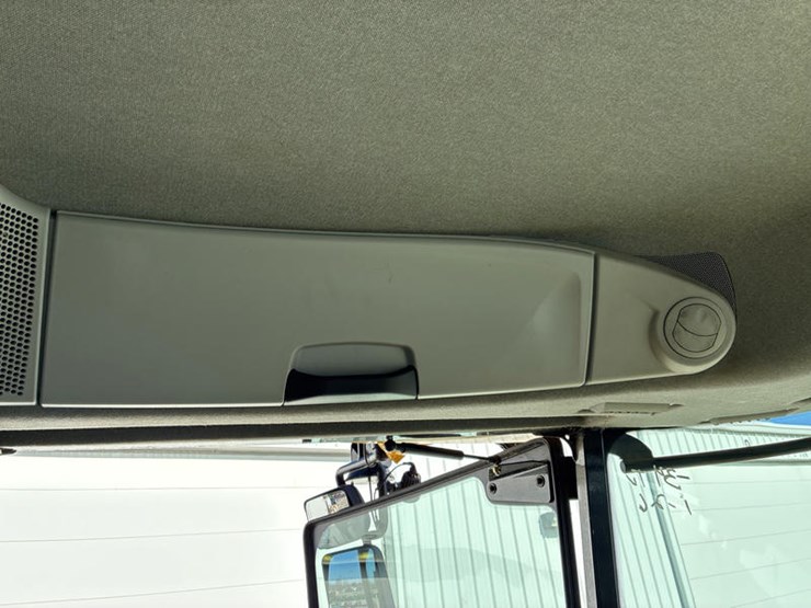 2018-new-holland-cr8.90-image-101