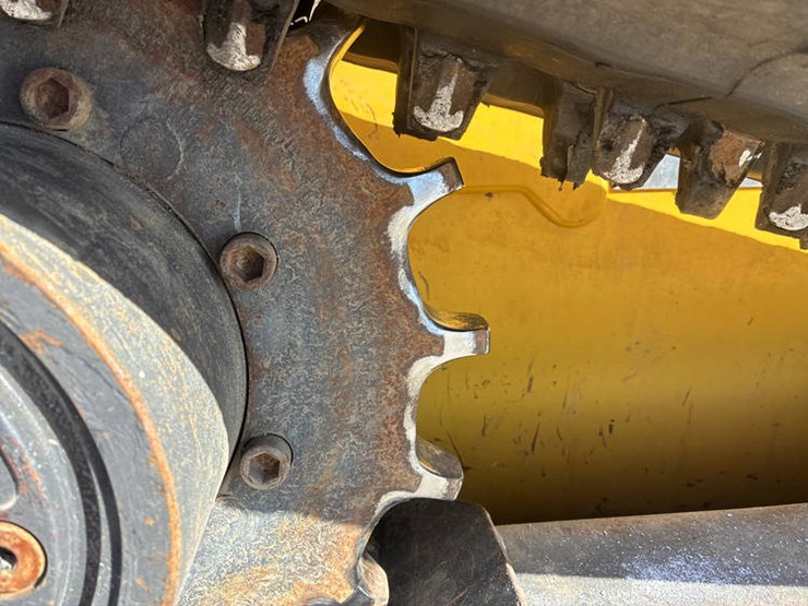 2022-new-holland-c334-image-26