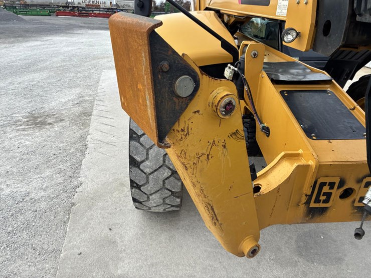 2019-caterpillar-tl1055d-image-19
