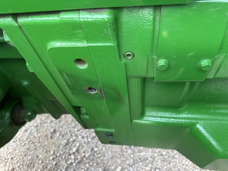 2011-john-deere-8335r-image-41