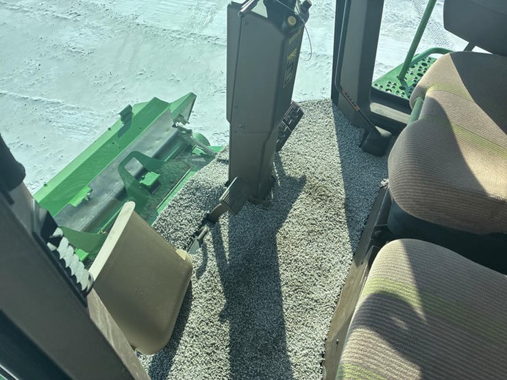 2006-john-deere-9660-sts-image-95