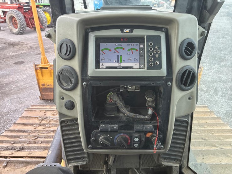 2016-caterpillar-d6n-lgp-image-38