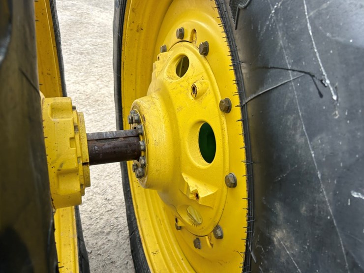 2015-john-deere-8320r-image-41