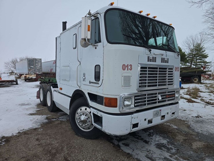 1992-international-semi,-cab-over,-cab-jack-works,-homemade-rear-hitch-image-3
