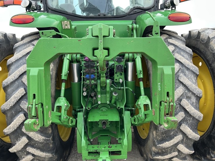 2015-john-deere-8320r-image-44