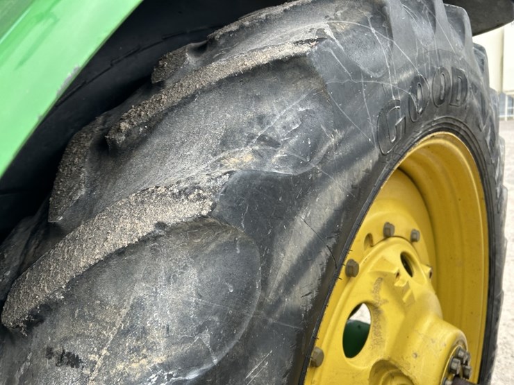 2015-john-deere-8320r-image-28