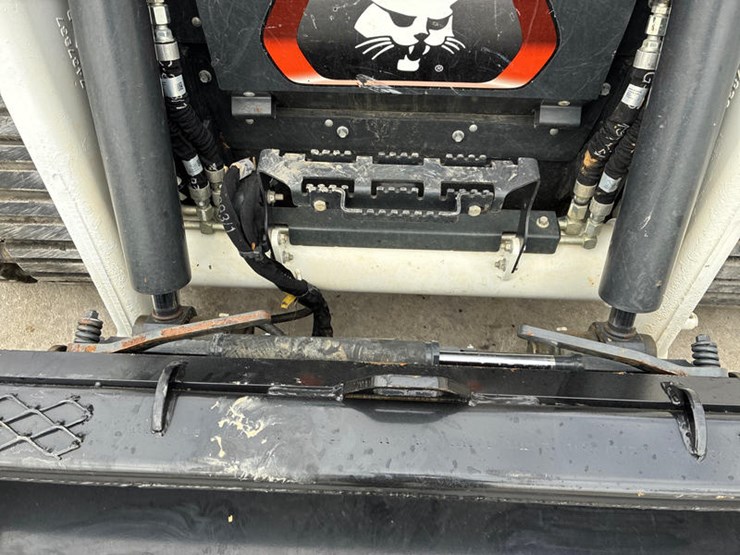 2022-bobcat-t76-image-16