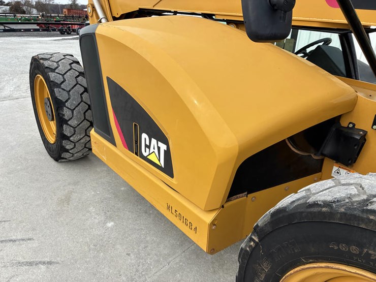 2019-caterpillar-tl1055d-image-23