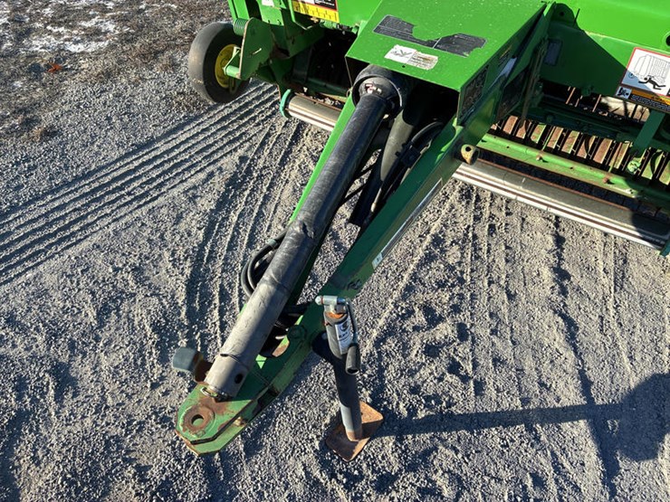 2009-john-deere-568-image-14