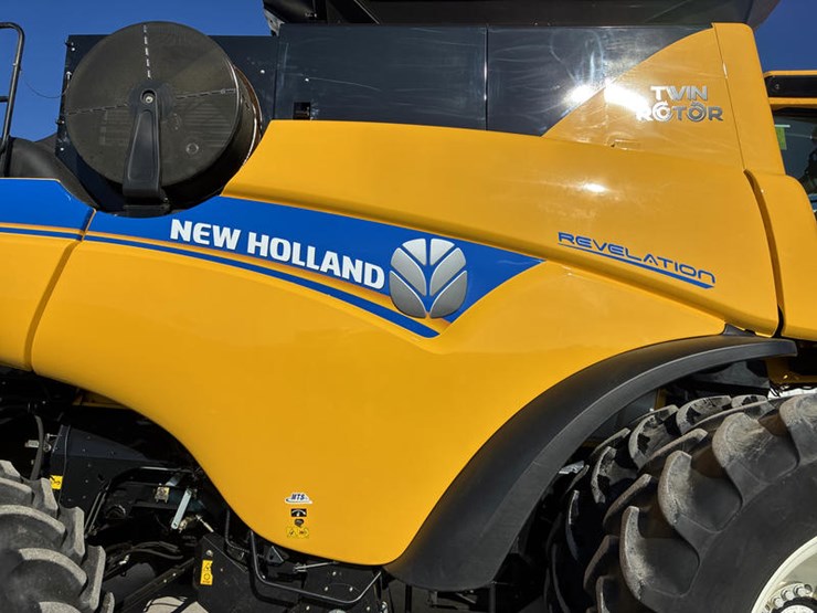 2018-new-holland-cr8.90-image-12