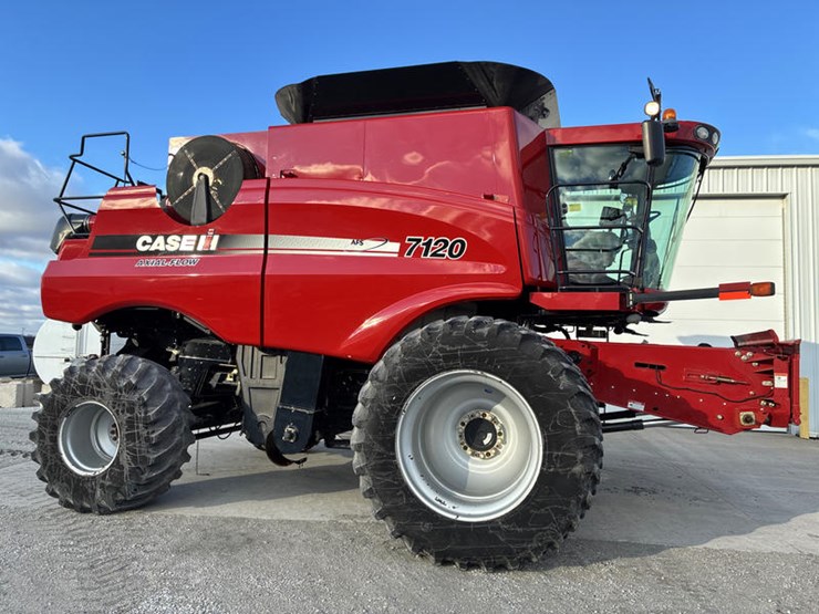 2010-case-ih-7120-image-3
