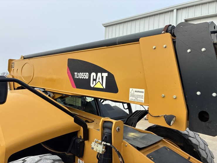 2019-caterpillar-tl1055d-image-21