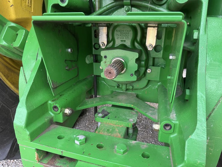 2011-john-deere-8335r-image-33