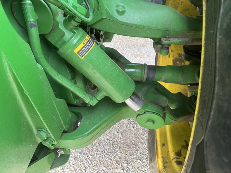 2011-john-deere-8335r-image-17