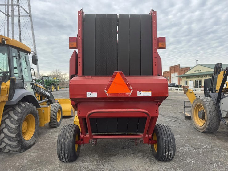 2013-new-holland-br7070-image-12