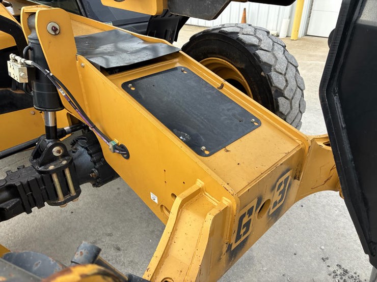 2019-caterpillar-tl1055d-image-20