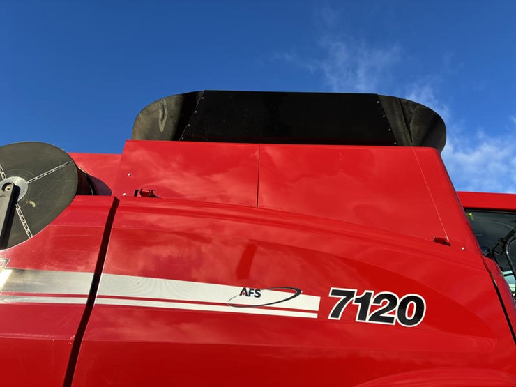 2010-case-ih-7120-image-17