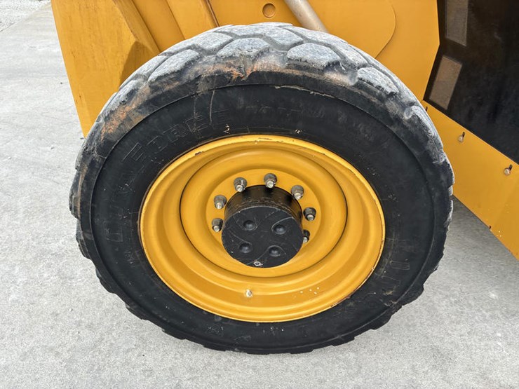 2019-caterpillar-tl1055d-image-46