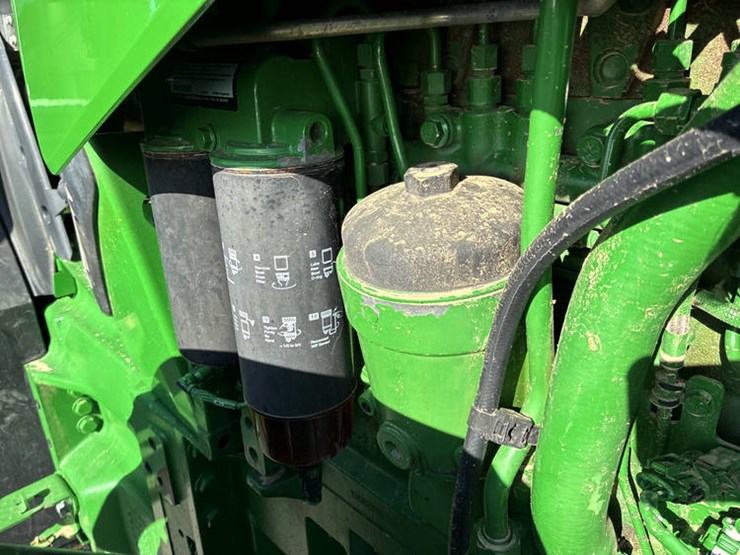 2014-john-deere-8295r-image-38