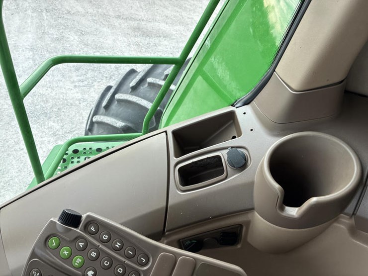 2013-john-deere-s690-image-108