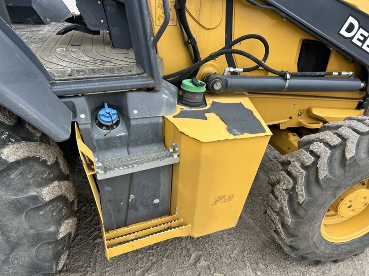 2021-deere-310sl-hl-image-30