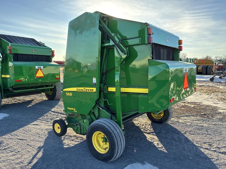 2009-john-deere-568-image-10