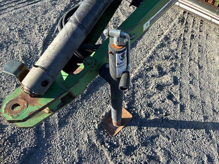 2009-john-deere-568-image-13