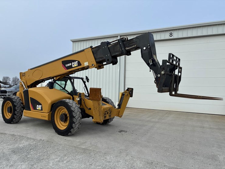 2019-caterpillar-tl1055d-image-65