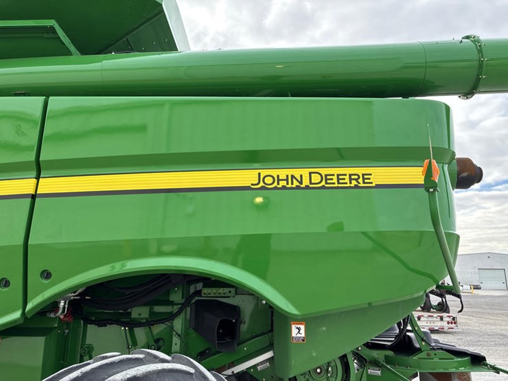 2013-john-deere-s690-image-17