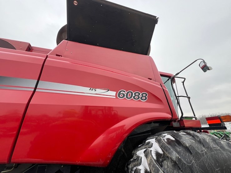 2010-case-ih-6088-image-4