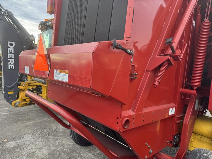 2013-new-holland-br7070-image-10