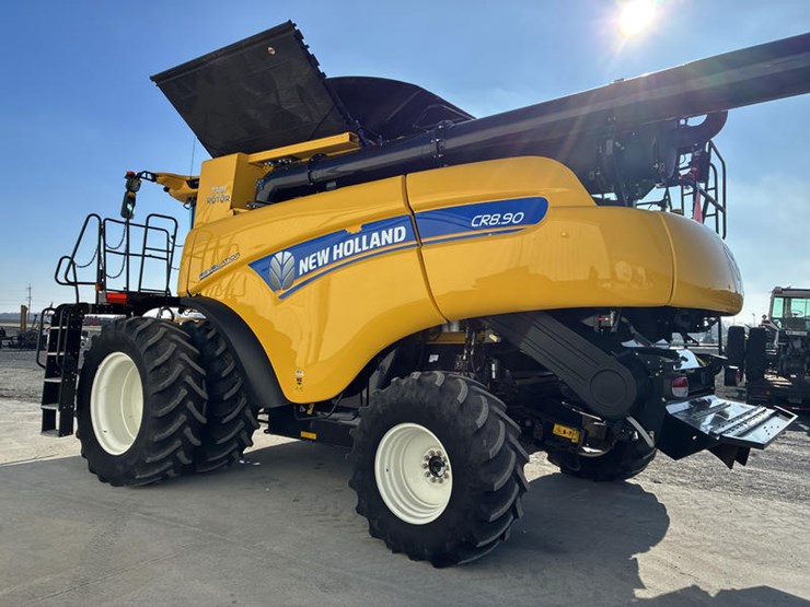 2018-new-holland-cr8.90-image-8