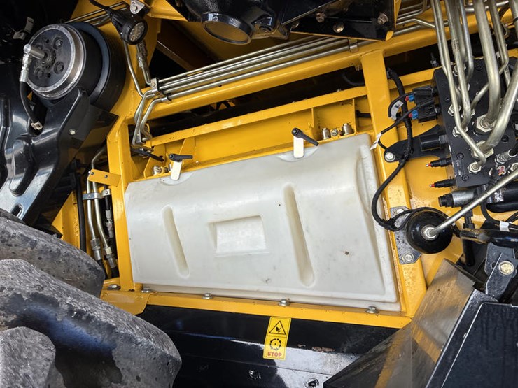 2018-new-holland-cr8.90-image-44